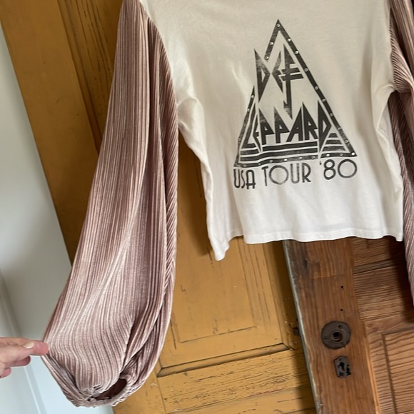 Upcycled Def Leppard Tshirt. - Picture 3 of 4